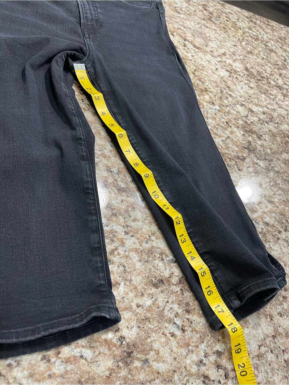 American Eagle Next level high waisted Capri 
Size 8 - Picture 6 of 9